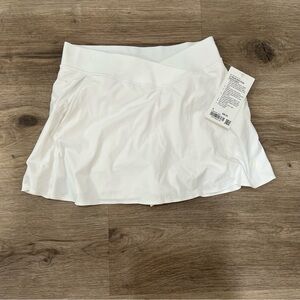 Lululemon V waist high-rise skirt size 8 white NWT